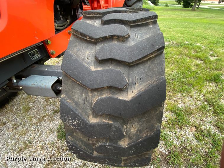 image for item HA9538 Kubota M7040  MFWD tractor