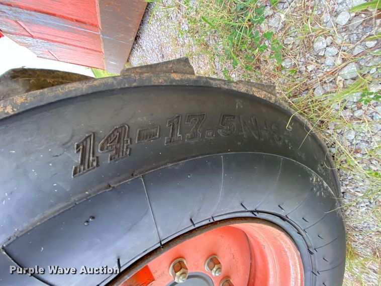 image for item HA9538 Kubota M7040  MFWD tractor