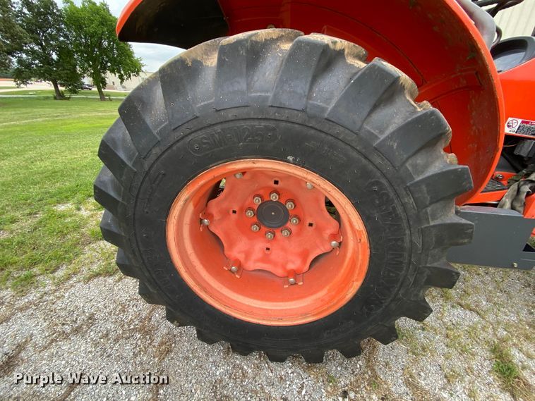 image for item HA9538 Kubota M7040  MFWD tractor
