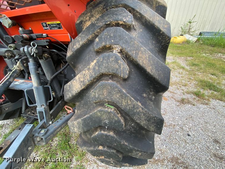 image for item HA9538 Kubota M7040  MFWD tractor