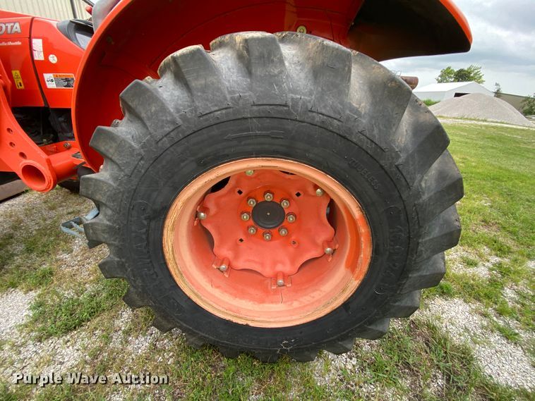 image for item HA9538 Kubota M7040  MFWD tractor