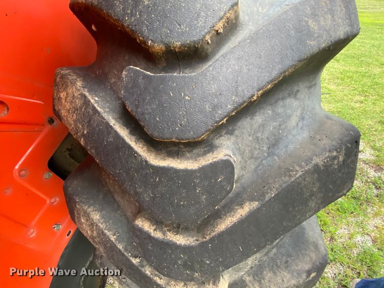 image for item HA9538 Kubota M7040  MFWD tractor