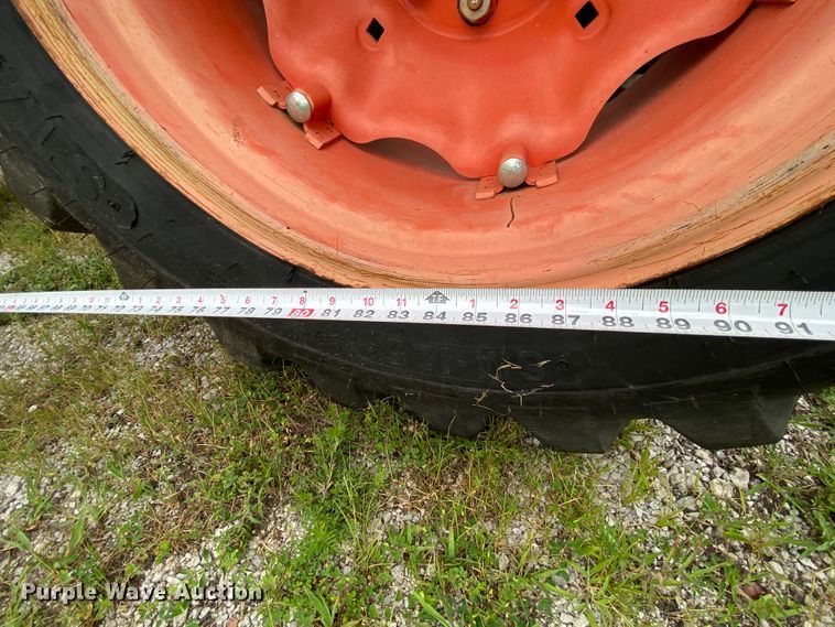 image for item HA9538 Kubota M7040  MFWD tractor