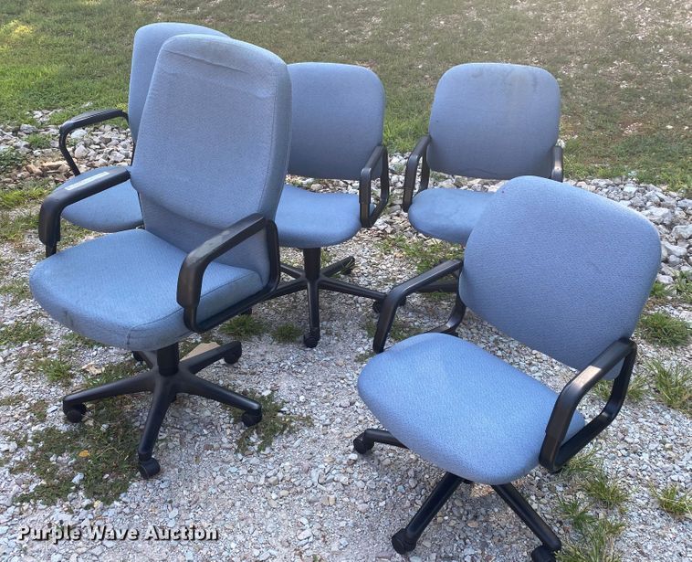 image for item HA9552 Approximately 5 office chairs