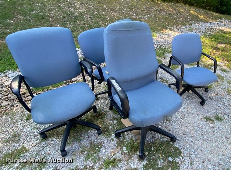 image for item HA9552 Approximately 5 office chairs
