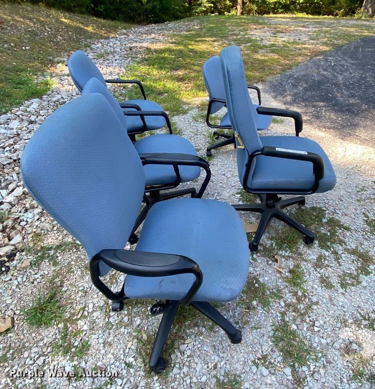 image for item HA9552 Approximately 5 office chairs