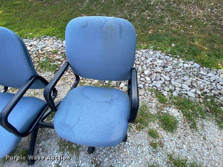 image for item HA9552 Approximately 5 office chairs