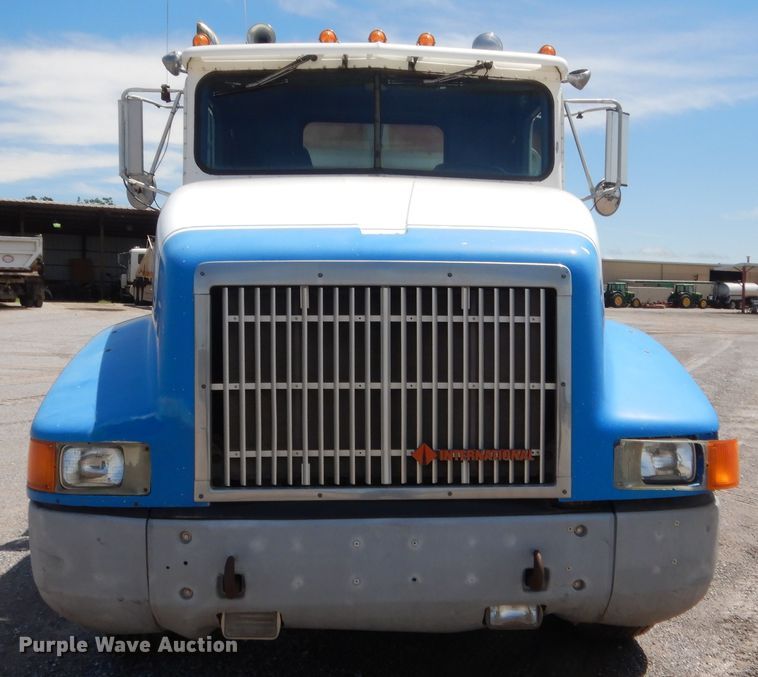 image for item HB9335 1991 International 9400  spreader truck