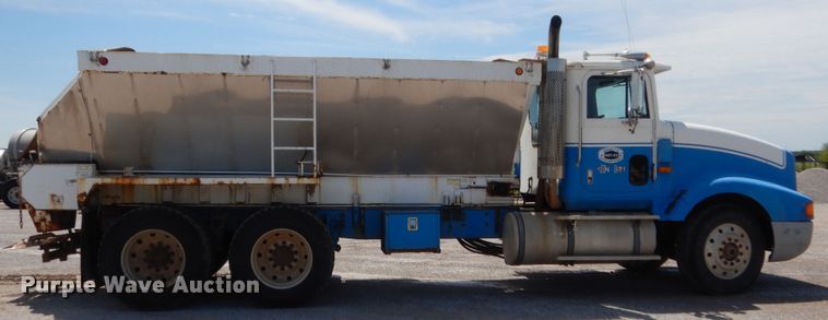 image for item HB9335 1991 International 9400  spreader truck