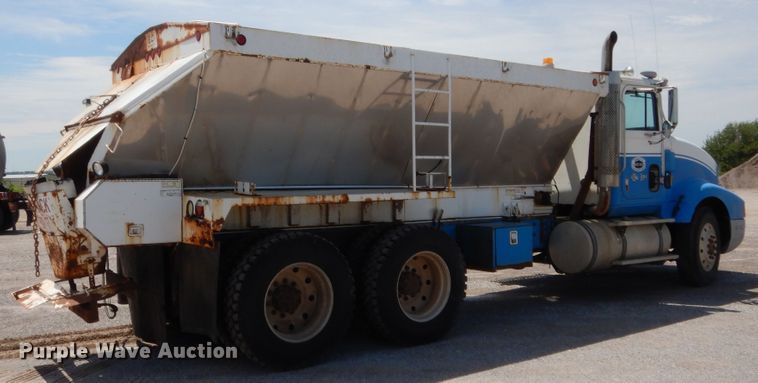 image for item HB9335 1991 International 9400  spreader truck