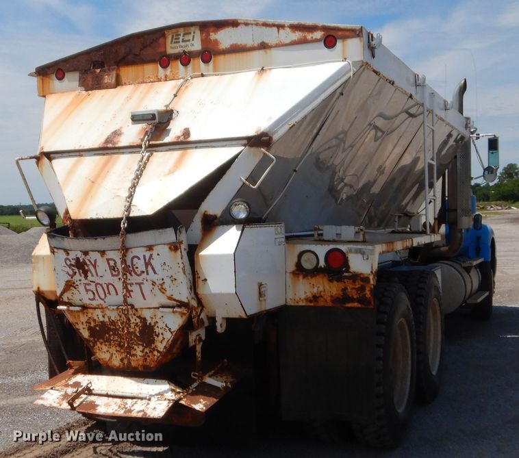 image for item HB9335 1991 International 9400  spreader truck