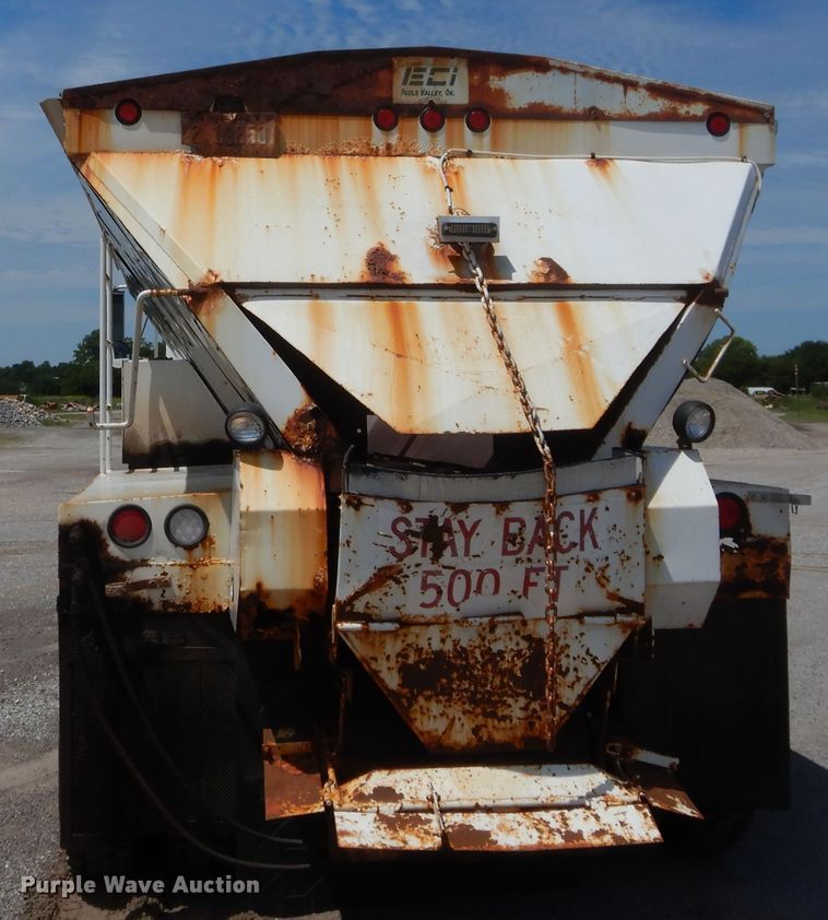 image for item HB9335 1991 International 9400  spreader truck