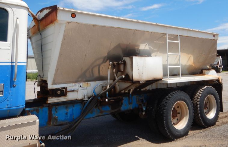 image for item HB9335 1991 International 9400  spreader truck
