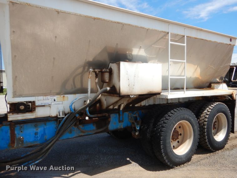 image for item HB9335 1991 International 9400  spreader truck