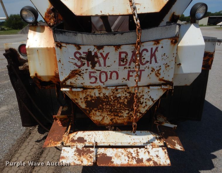 image for item HB9335 1991 International 9400  spreader truck