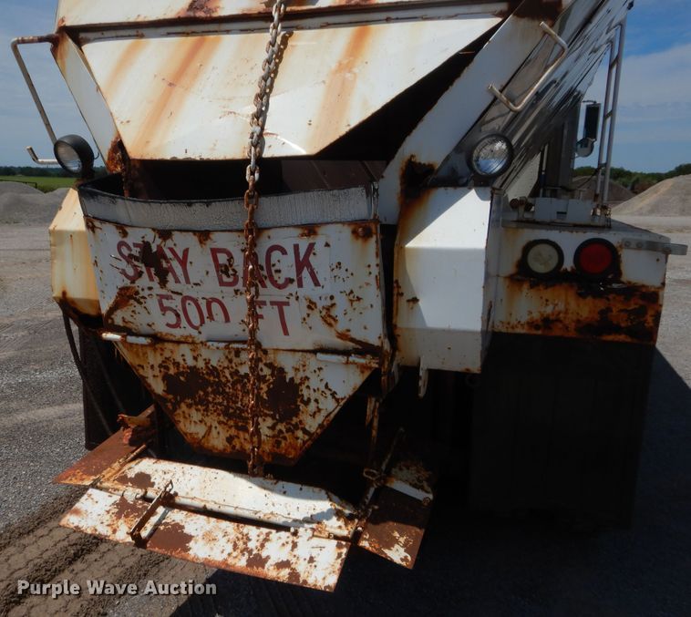 image for item HB9335 1991 International 9400  spreader truck