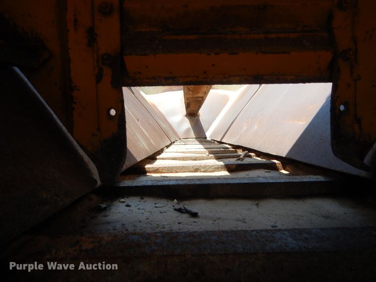 image for item HB9335 1991 International 9400  spreader truck