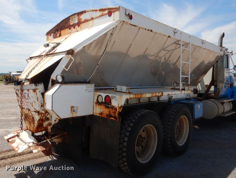 image for item HB9335 1991 International 9400  spreader truck