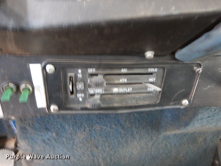 image for item HB9335 1991 International 9400  spreader truck