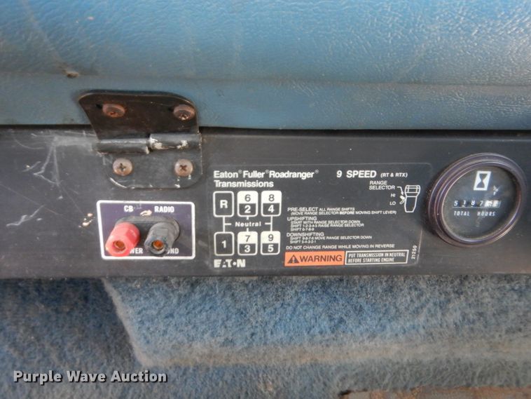 image for item HB9335 1991 International 9400  spreader truck