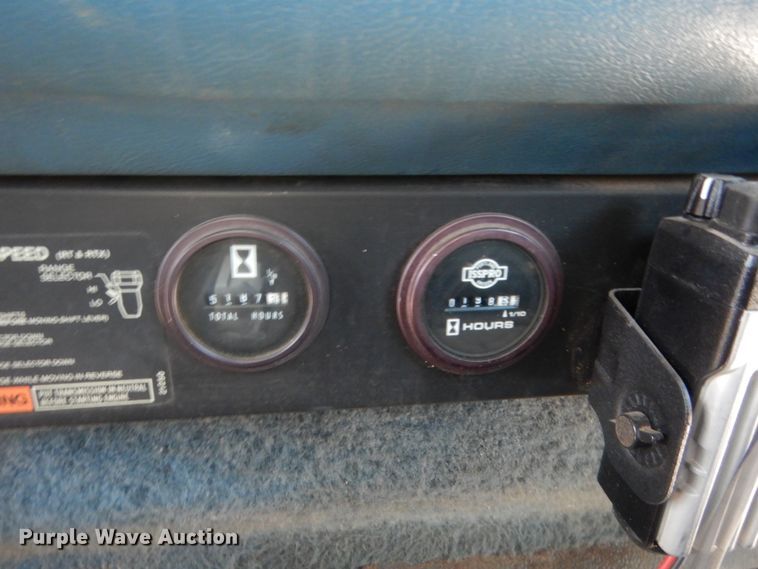 image for item HB9335 1991 International 9400  spreader truck