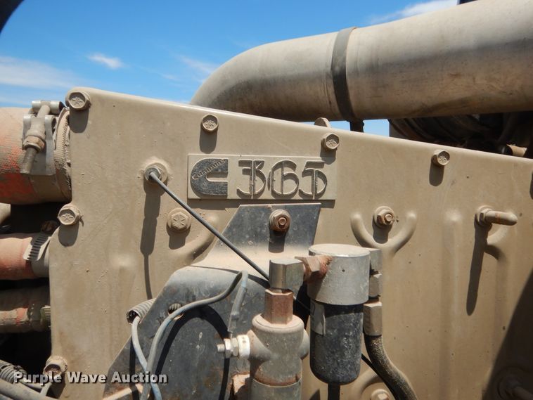 image for item HB9335 1991 International 9400  spreader truck