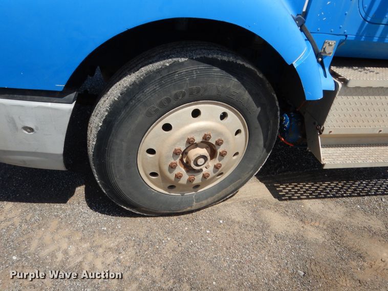 image for item HB9335 1991 International 9400  spreader truck