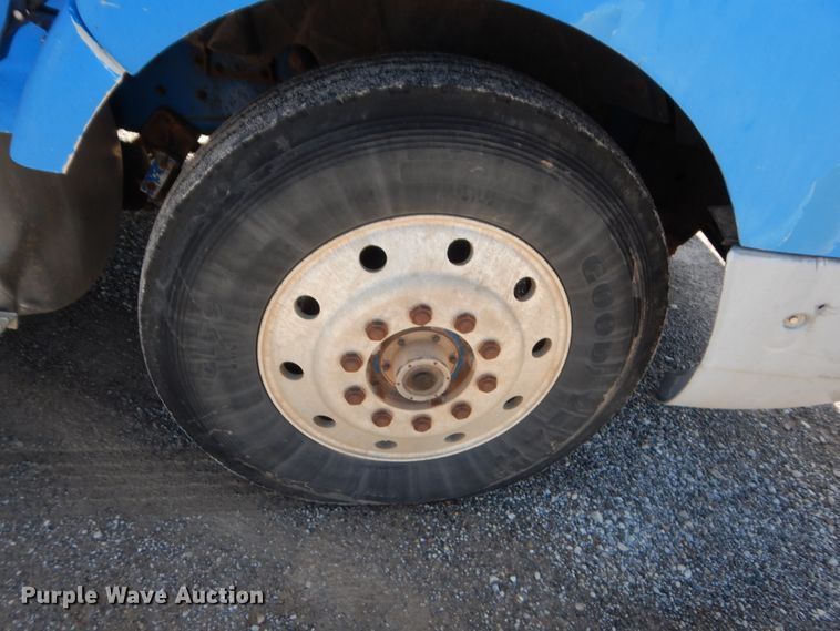 image for item HB9335 1991 International 9400  spreader truck