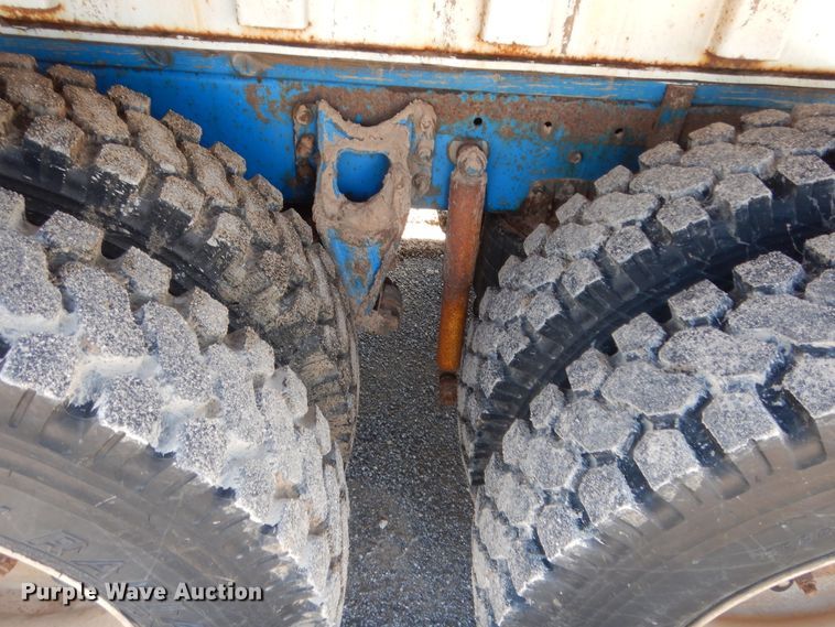 image for item HB9335 1991 International 9400  spreader truck