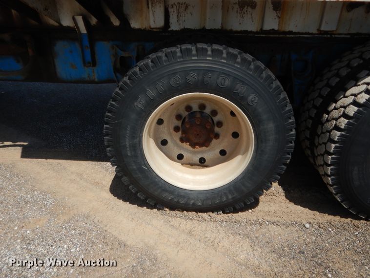 image for item HB9335 1991 International 9400  spreader truck