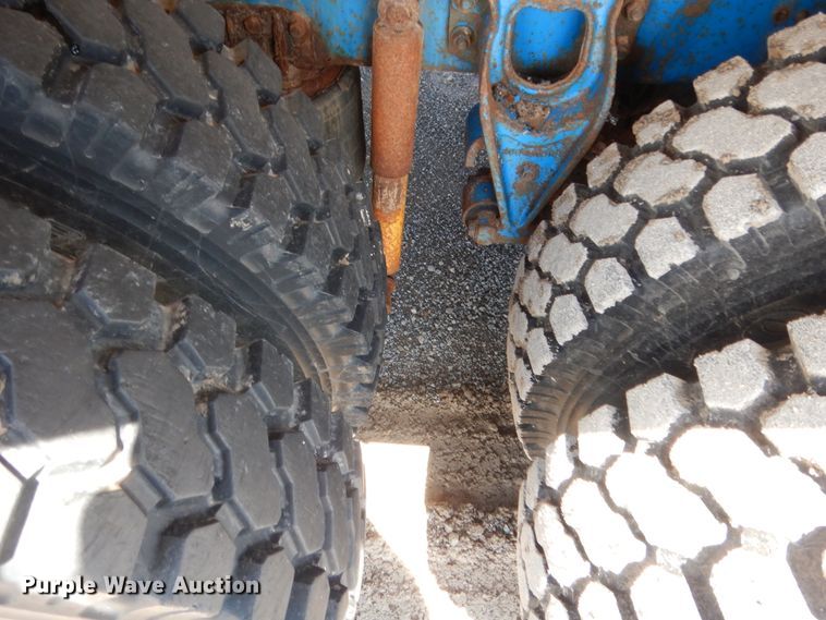 image for item HB9335 1991 International 9400  spreader truck