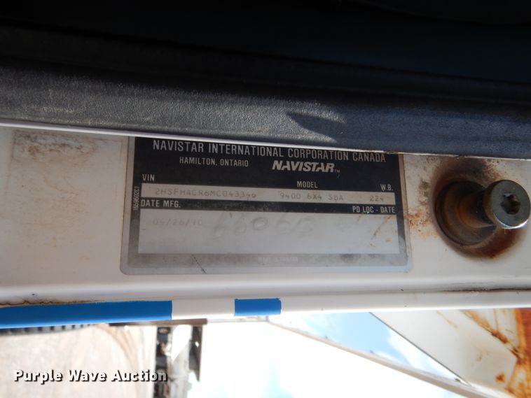 image for item HB9335 1991 International 9400  spreader truck