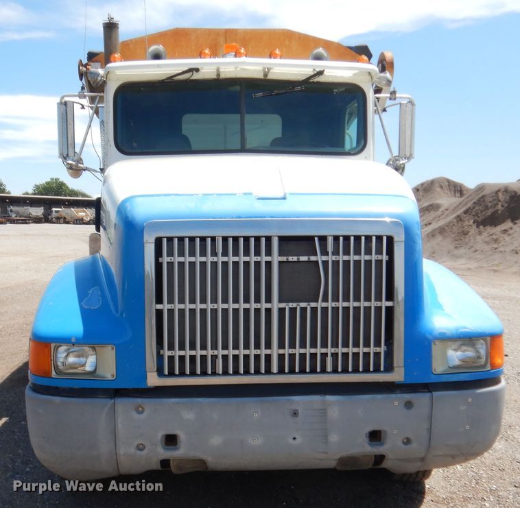 image for item HB9336 1991 International 9400  spreader truck