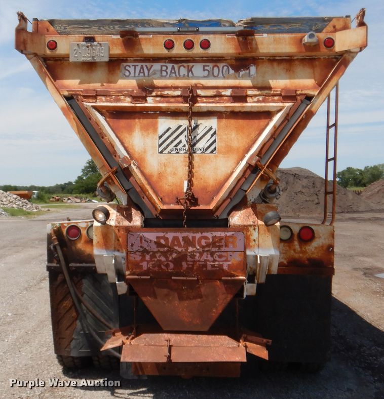 image for item HB9336 1991 International 9400  spreader truck