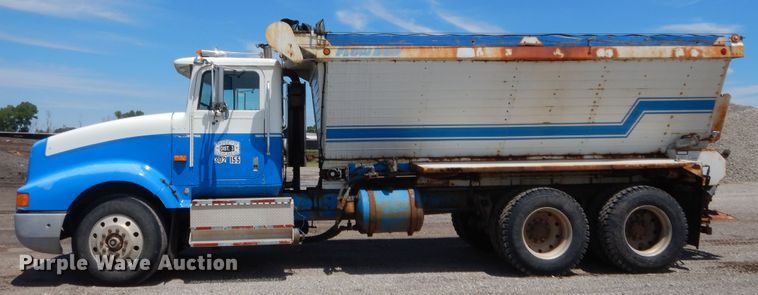 image for item HB9336 1991 International 9400  spreader truck