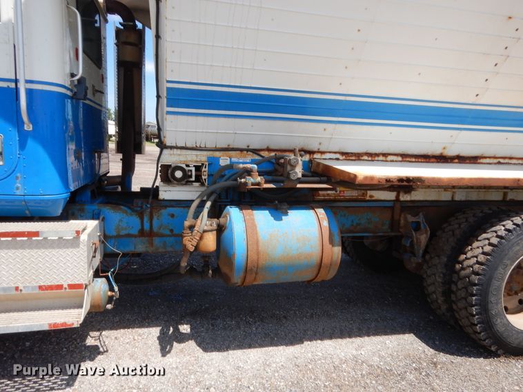 image for item HB9336 1991 International 9400  spreader truck