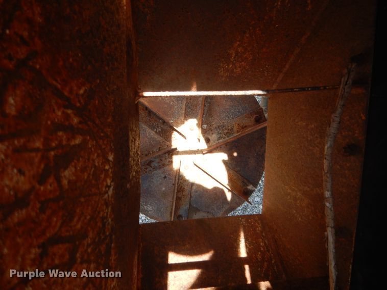 image for item HB9336 1991 International 9400  spreader truck