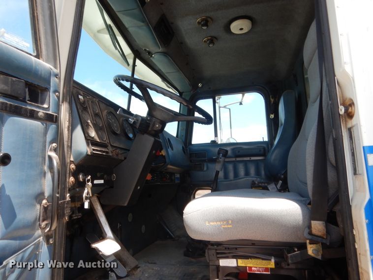 image for item HB9336 1991 International 9400  spreader truck