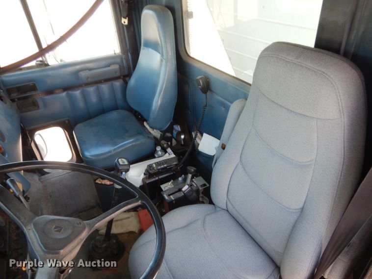 image for item HB9336 1991 International 9400  spreader truck