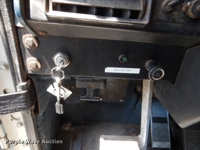 image for item HB9336 1991 International 9400  spreader truck