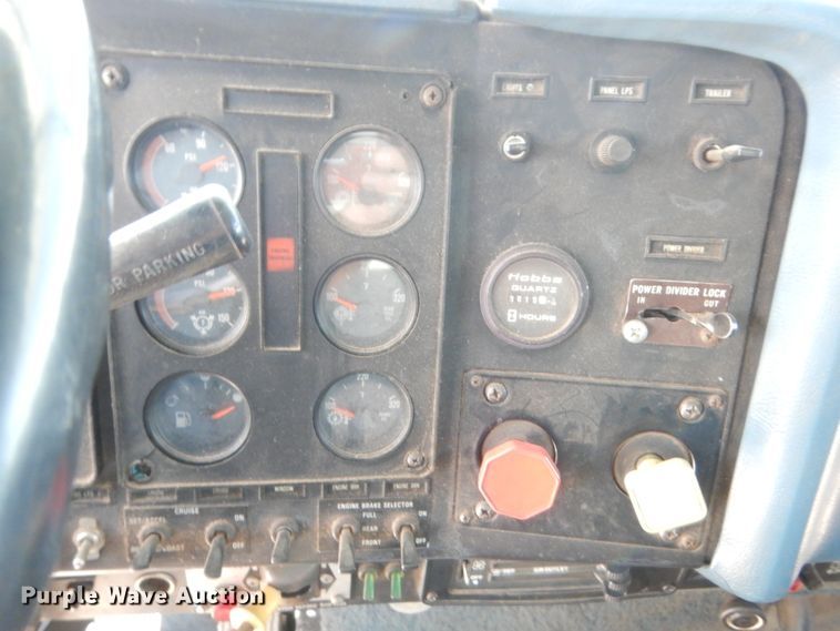 image for item HB9336 1991 International 9400  spreader truck