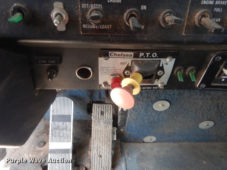 image for item HB9336 1991 International 9400  spreader truck