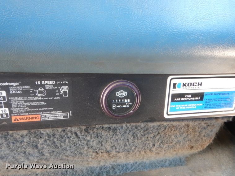 image for item HB9336 1991 International 9400  spreader truck