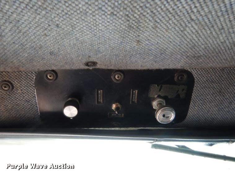 image for item HB9336 1991 International 9400  spreader truck