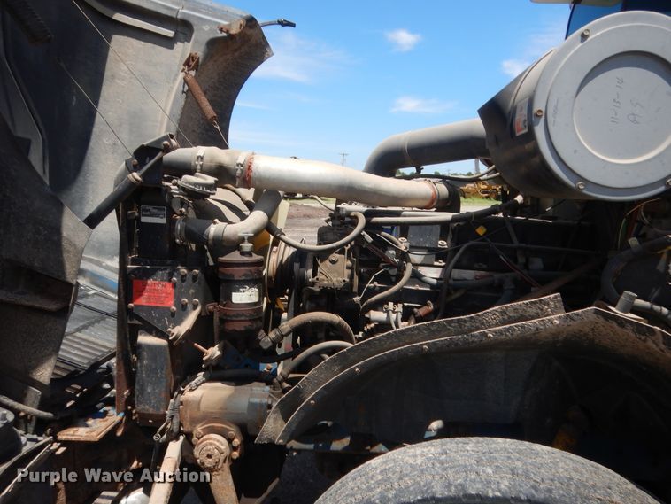 image for item HB9336 1991 International 9400  spreader truck