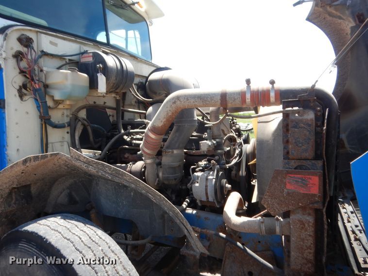 image for item HB9336 1991 International 9400  spreader truck