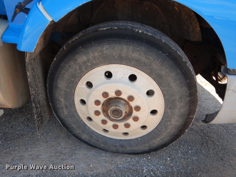 image for item HB9336 1991 International 9400  spreader truck