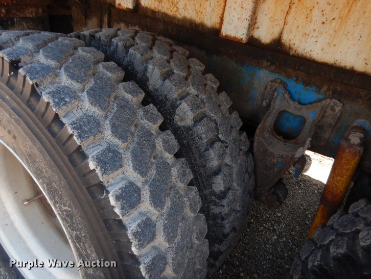 image for item HB9336 1991 International 9400  spreader truck