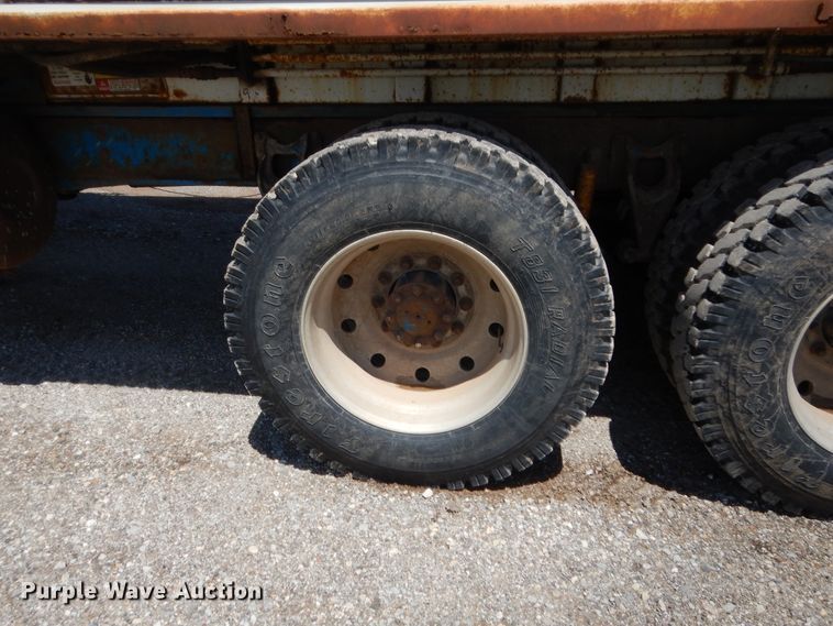 image for item HB9336 1991 International 9400  spreader truck