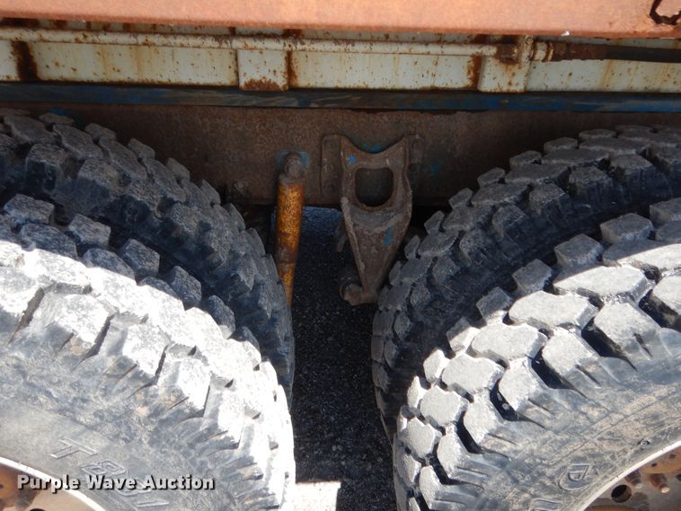 image for item HB9336 1991 International 9400  spreader truck